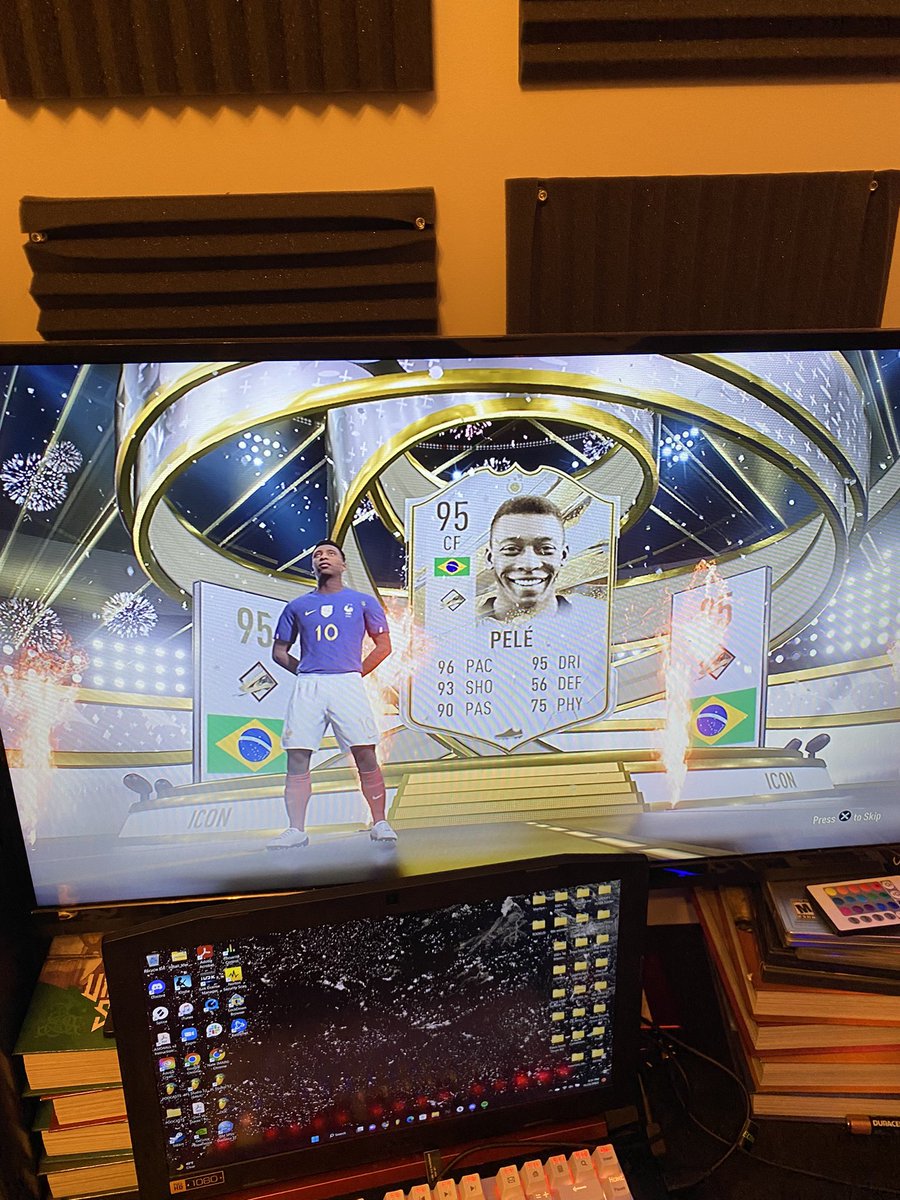 purplerxyne's tweet photo. Div 10 luck is crazy #fifa23 https://t.co/4h5QCn4fR1