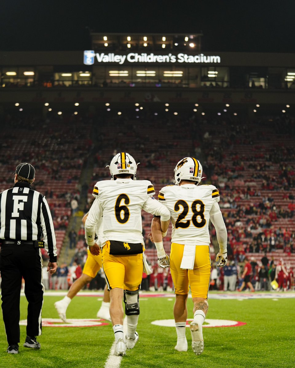 wyo_football's tweet photo. From Fresno. 

It’s time for Cowboy Football 🤠🆙 https://t.co/kw5FjQwk8J