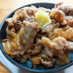 ガッツリ食べたいときに!絶品「照り焼きチーズ生姜焼き丼」。