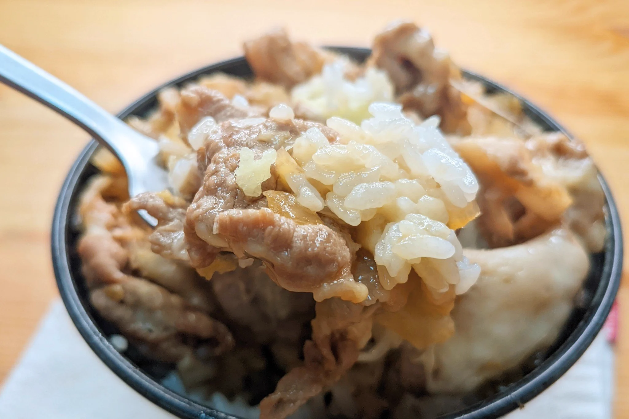 ガッツリ食べたいときに！絶品「照り焼きチーズ生姜焼き丼」。