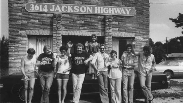 YourCanadianGF's tweet photo. Bill Walton talking about Muscle Shoals documentary is why i tune into his games with the volume up. @espn #PhilKnightInvitational https://t.co/DdYkk379JH