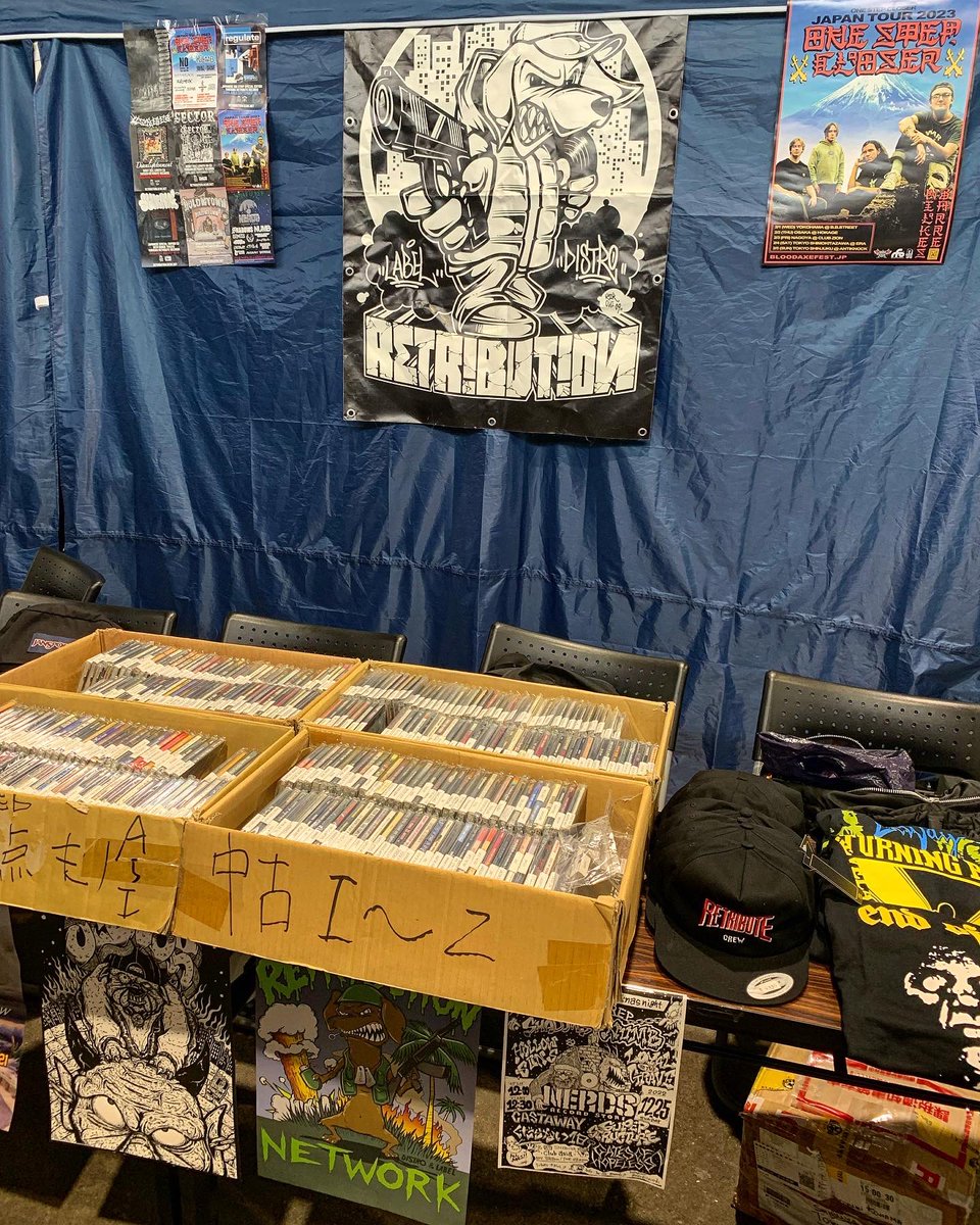 RETRIBUTION178's tweet photo. 本日新木場にて"ROTTING NOISE TOKYO"にて出店しています®️👑会場も海外FES感最高で傍からイベントを盛り上げたいと思います🙌
ONE STEP CLOSERやNERDS FESTその他フライヤー各種ありますのでブースにお立ち寄り下さい🐾 #rottingnoisetokyo #cksproductions #kruelty #nerds #recordstore https://t.co/EwoOUF0lM5