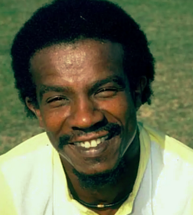 AshG66's tweet photo. Hearing some terrible news that former West Indies keeper David Murray has collapsed and died outside his home in Bridgetown. A lovely, sensitive man with the smoothest hands, he was revered throughout the Caribbean as one of their finest glove men. RIP. https://t.co/H2GUDWX7fb