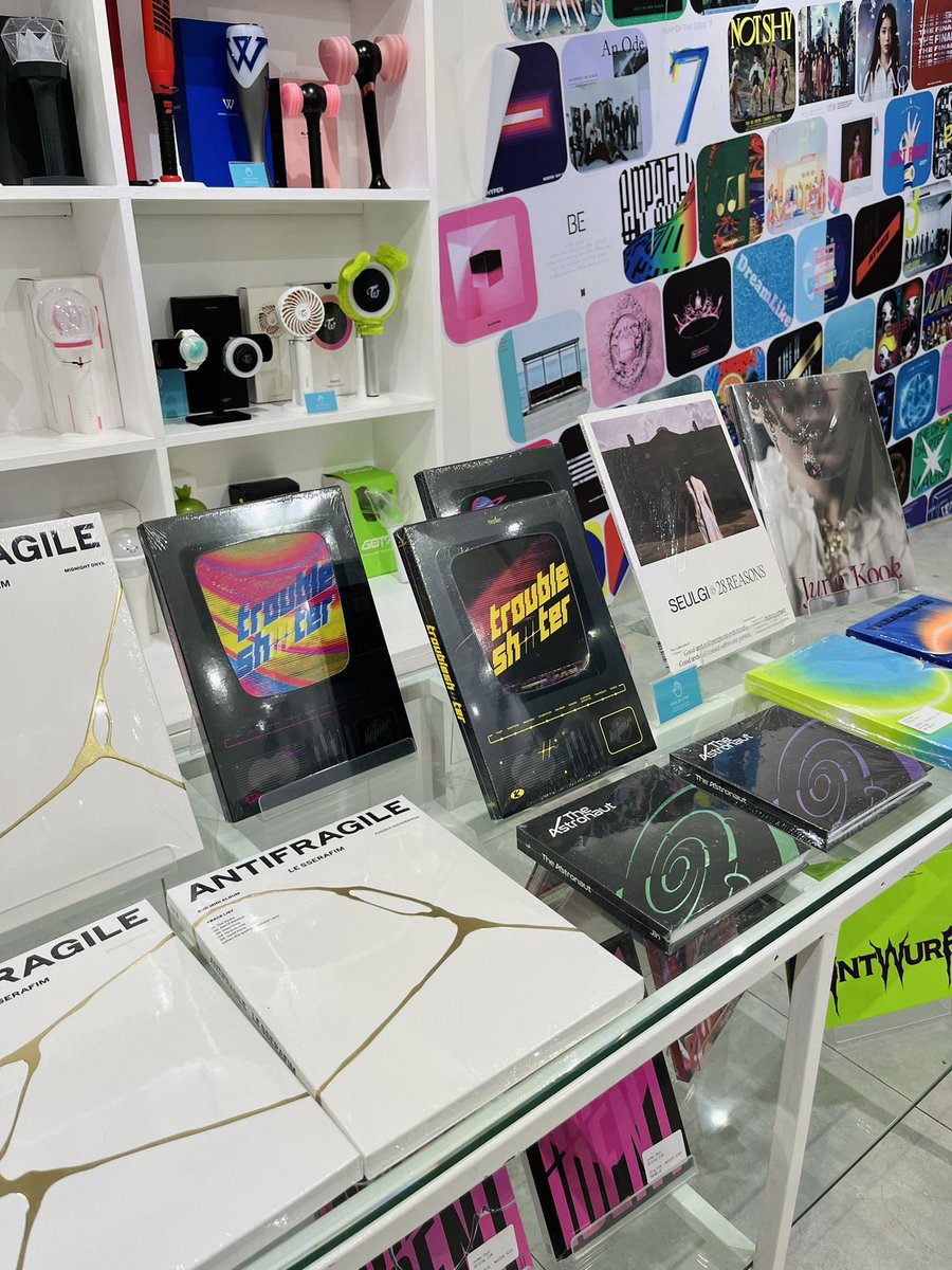 Looking for the perfect holiday gift? 🎁

Gift the latest #Kpop merch to your loved ones! 💖 Check out this thread for the new releases you can find in our shelves 🧑‍🎄

#Kpopmerchph #Kpopstoreph #Kpopalbums #ChinguDachi