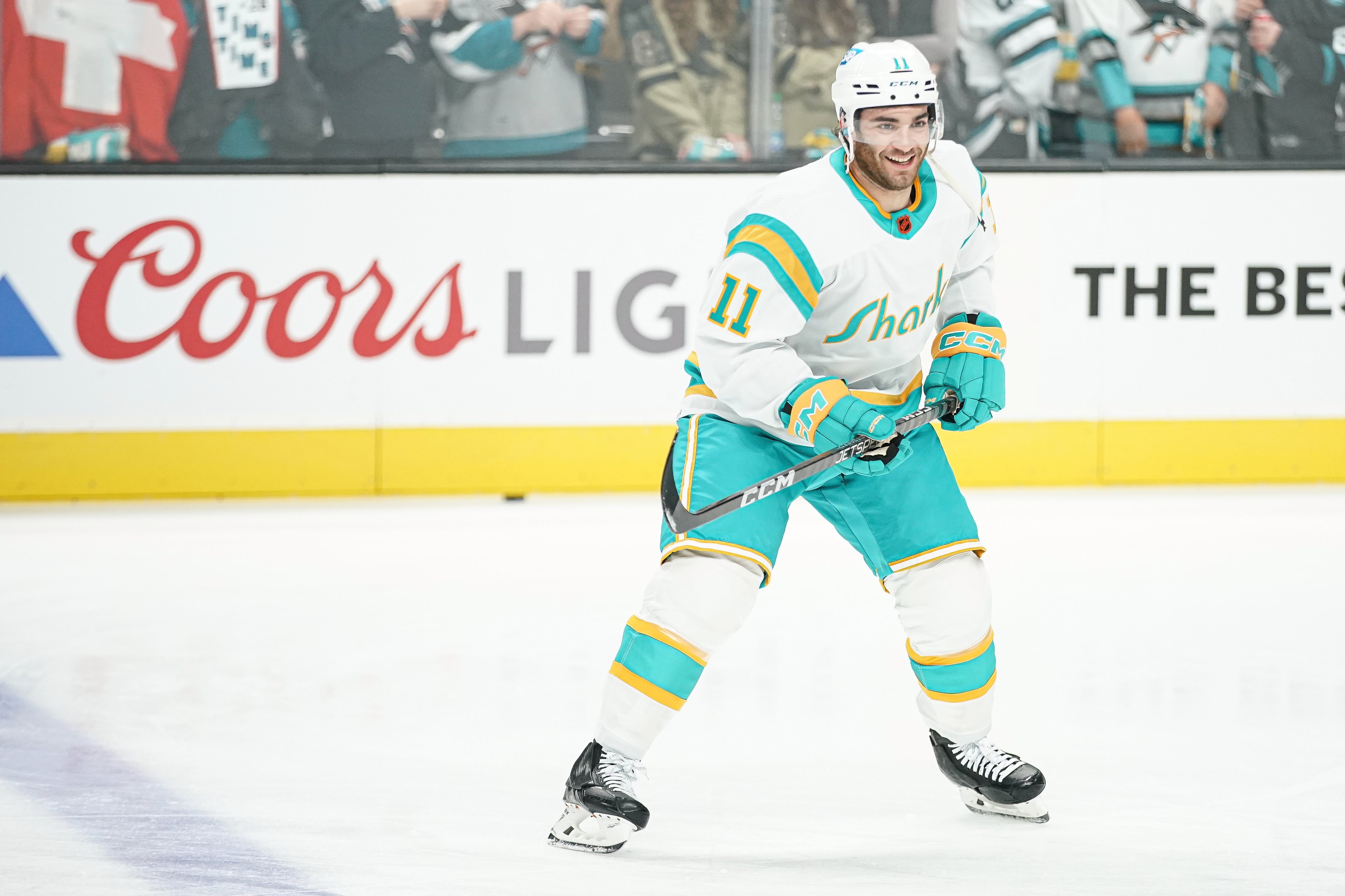 NHL on X: 🦭 SEAL SEASON 🦭 The @SanJoseSharks are debuting their #ReverseRetro  jerseys! The throwbacks are inspired by the 1974 California Golden Seals,  the Bay Area's first NHL team. 🌊  /