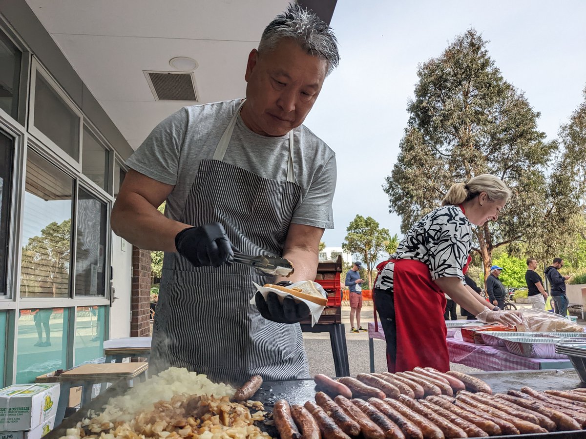 PSMedia's tweet photo. Terrific election day pics from the booths of Port Phillip, by reporter @quattropeter. View more at https://t.co/CAB5mAvZny
 #victoria #victoriavotes #victorianelection #victorianelection2022 https://t.co/8BGI5Keow3