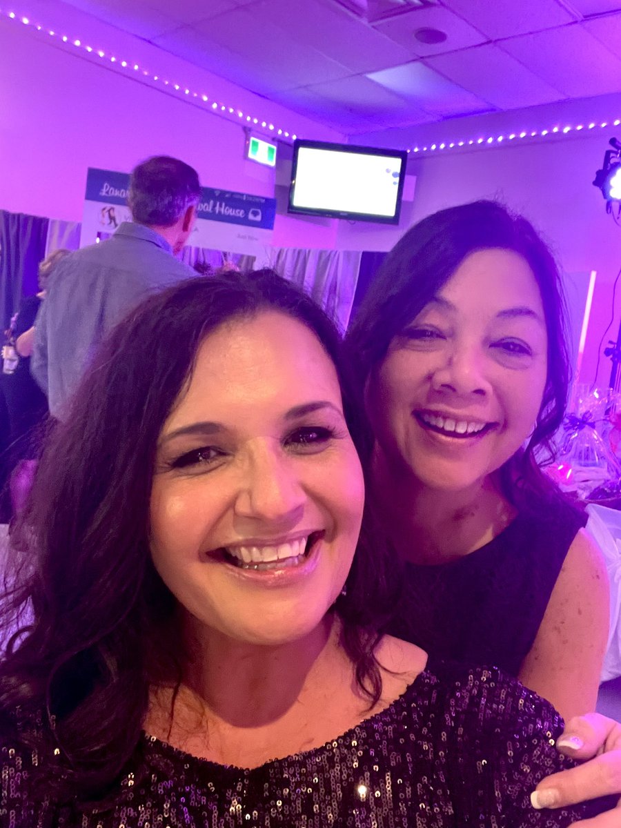 SandraKiss1053's tweet photo. Hosting the 14th annual #VioletFemmes Gala in support of @lcihcommunity 💜
288 fierce women, countless dedicated volunteers and male allies serving us all night. We had a lot of laughs and fun tonight, but the hope is that one day we can end violence against women 💜 https://t.co/EKnHcZBfki