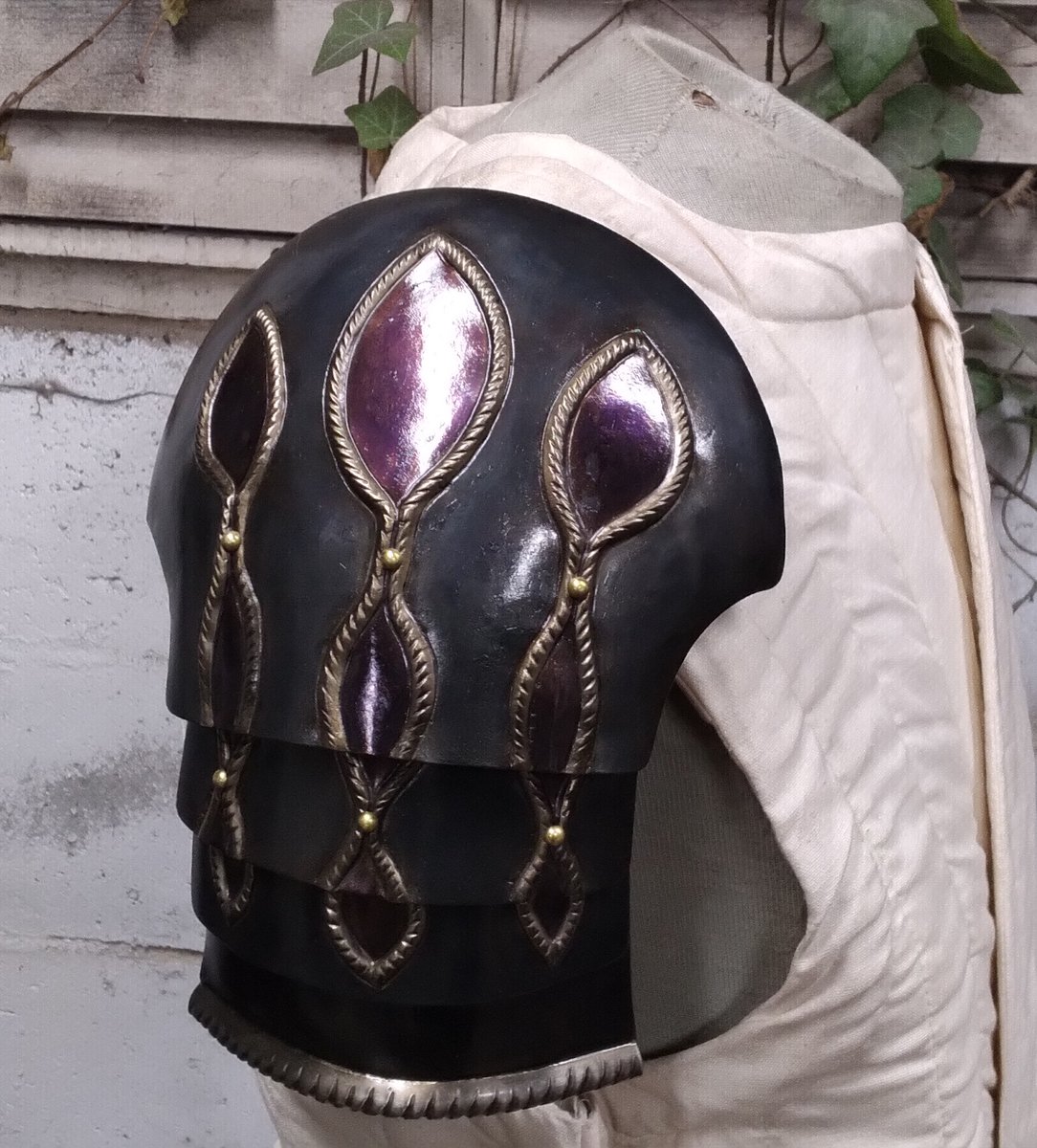 LawrenceKeldon's tweet photo. A bit of a warm up test for a bigger project. Loosely based off the puff and slash style clothing/armour of the period. Forged in steel and heat tinted. 

#writerslife #amwriting #fantasy #hema #landsknecht #cosplay #larp #blacksmith #forging #mysca #medieval  #armour #armor https://t.co/zqXmE3gfOH