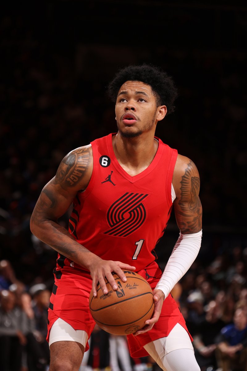 BleacherReport's tweet photo. Jerami Grant (44 PTS) and Anfernee Simons (38 PTS) handled business vs. the Knicks ♨️

Blazers win in OT https://t.co/Vzt4Kc9nCP