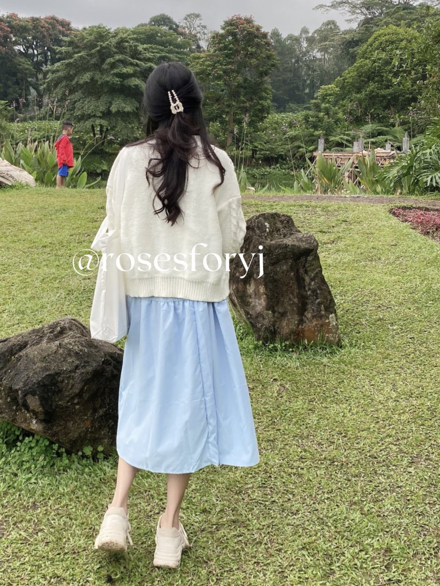 diarimirai's tweet photo. what i wear in the pic :

dress biru : https://t.co/87yok8RdmL bahannya adem parah tapi gak nerawang samsek

cardi : https://t.co/bh4p4phCgJ bahannya tebel bukan cardi yg keliatan “murahan”, super comfy &amp; easy to mix and match sama baju apapun https://t.co/DTf4PmUJuP