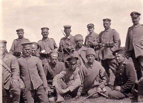 Midwar1916's tweet photo. (1880s-90s)
Germany building their army: 💂‍♀️💂‍♀️💂‍♀️💂‍♀️💂‍♀️💂‍♀️
Britain: 😡🛳️🇬🇧����🇫🇷🇯🇵🇷🇺
#greatwar #army #germany #britain #pressed https://t.co/bTLSE40lqk