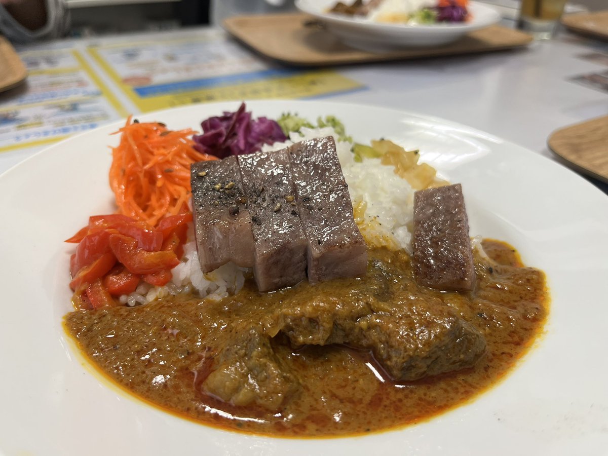 linda3_ex's tweet photo. 久々Comiten Cafe♪五島の食材をたっぷり使ったカレーをいただきました❣️これで1000円凄過ぎるでしょ☺️ごちそうさまでした😋@kitao777 #comitencafe #comiten @comiten https://t.co/TWPndYcw2U