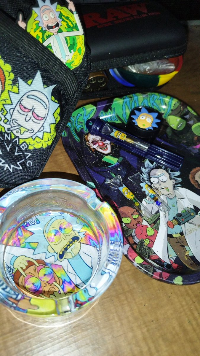 brisadaosp's tweet photo. meu kit maconha do rick and morty https://t.co/67MqQpZiZi