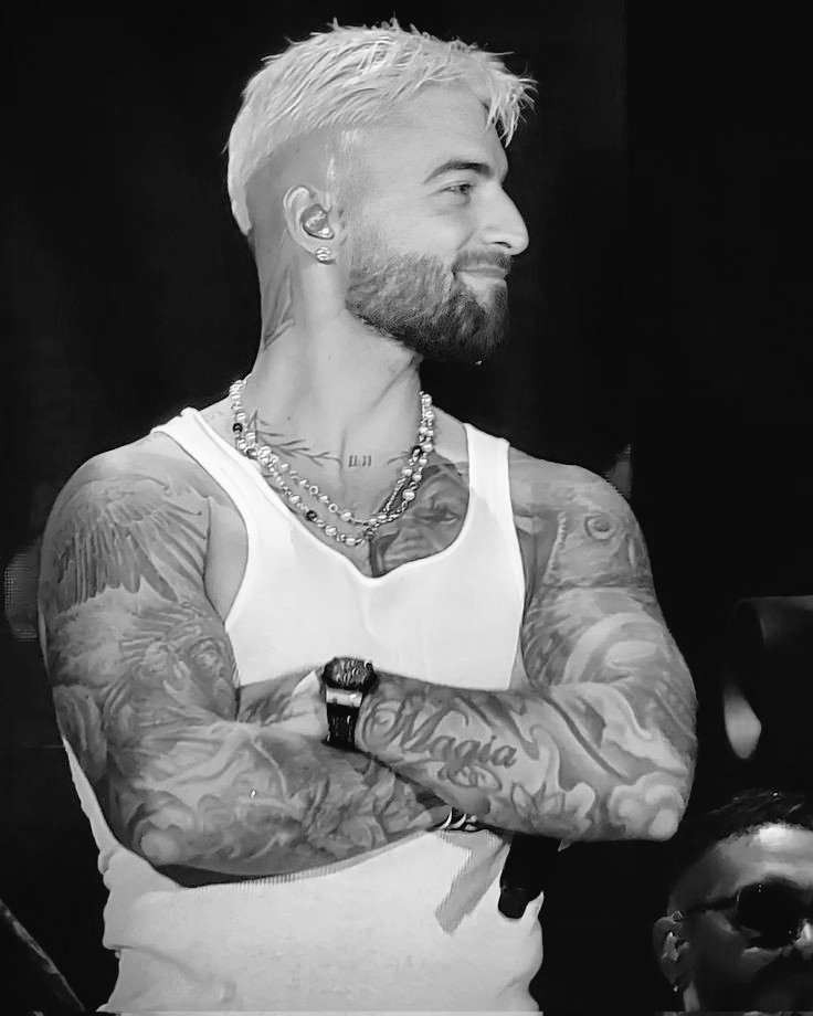 GodMaluma's tweet photo. — Maluma cantando en inglés; un hilo. ✨ https://t.co/fFuPJJ0N2J