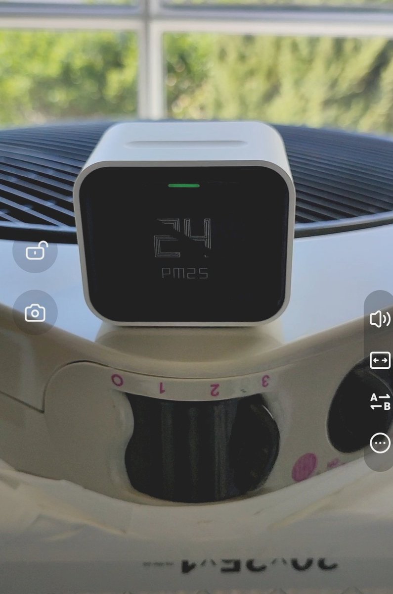 mishwoz's tweet image. In the #AirPollution discussion 
When #IndoorAirQuality Avg 3.5x more contaminated than outdoors

It&apos;s important at the conference to discuss 
#AirQualitySensors @R_Hughes1 
To help #SeeTheAir 

Many #HealthCareProfessionals in hospitals &amp;amp; GPs have asked me
&apos;Is that A Clock?&apos;