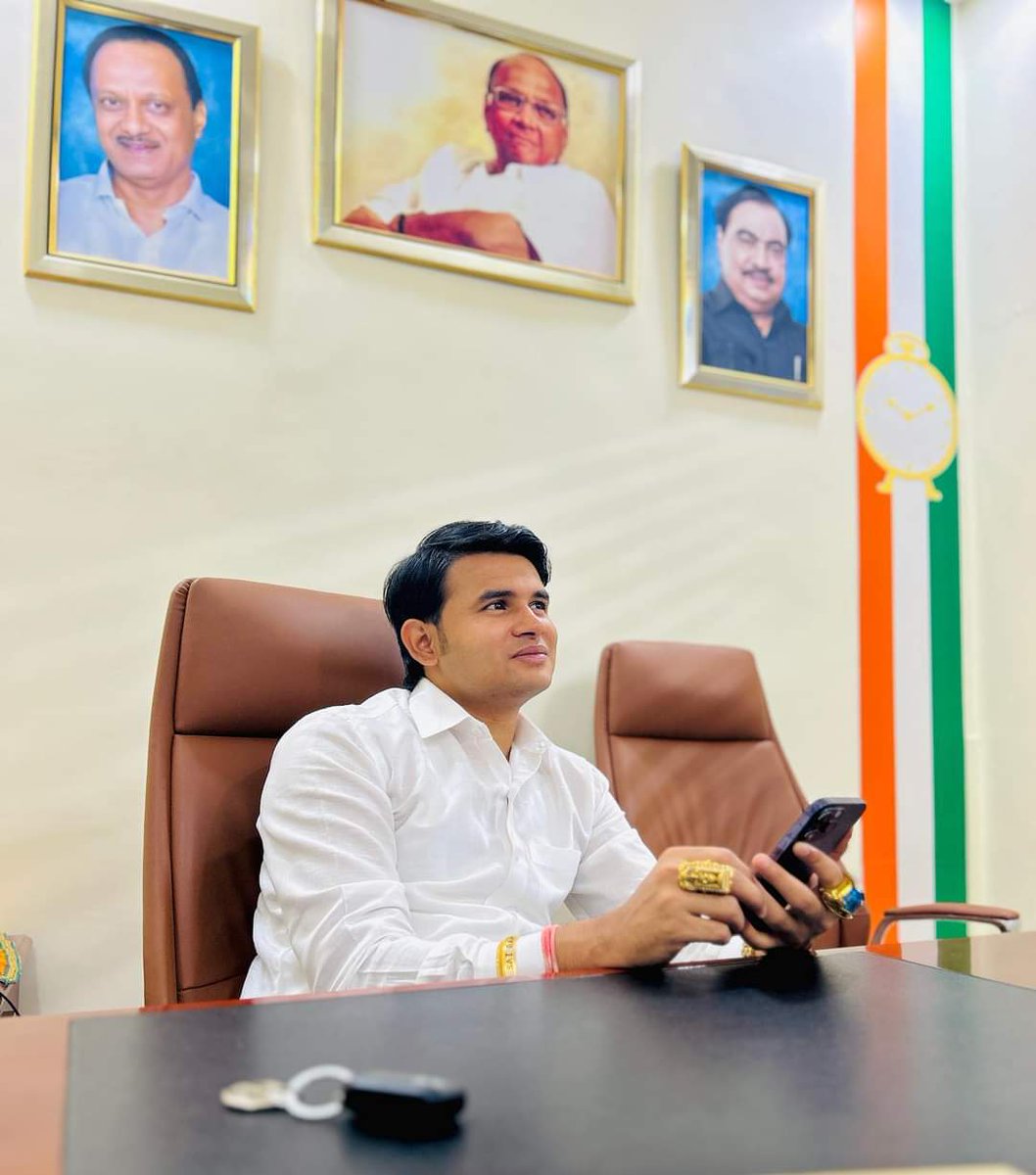 goldmanprashant's tweet photo. हे स्मितहास्य २०२३ ला चांगल्या चांगल्या चा करेक्ट कार्यक्रम करनार ⏰💯
#goldmanfactor #prashantdada #prashantdadasapkal #newsangvi #pimplegurav #sangvi #pcmc #pmc #pimprichinchwad #pimpri #pimpri #chinchwad #ajitdada #sharadpawar #nathabhau https://t.co/TB7Rsb61Cw