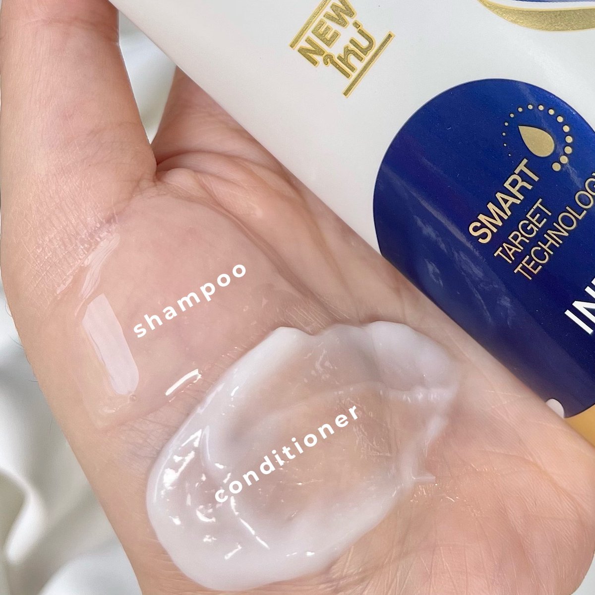 BubblesxMakeup's tweet photo. ทาสการตลาดคือฉันเอง555555 ไปเจอ Dove intense repair 🛁🔧✨ แพ็คเกจจิ้งใหม่น่าใช้มากๆกำลังลดราคาด้วยเลยสอยมาลอง โดฟเค้าปรับสูตรใหม่ตามเสียงผู้บริโภค ใช้ดีเลยนะ เป็นแชมพูสูตรเนื้อเซรั่มบางเบา ใช้แล้วรู้สึกได้เลยว่าผมนุ่มสลวยขึ้นมากก ไม่แห้งกระด้าง แล้วโคนผมก็มันช้าลงมากๆด้วย https://t.co/Dj8S4w8v14