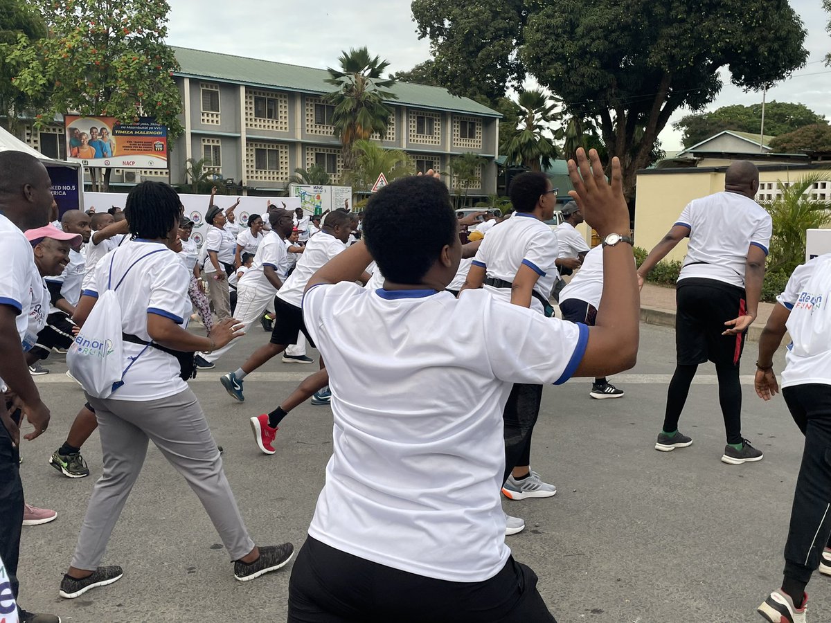 MUHAS_Alumni's tweet photo. #MUHASReunionFunRun @muhimbiliuniver Warm up https://t.co/BgZmM7qHli