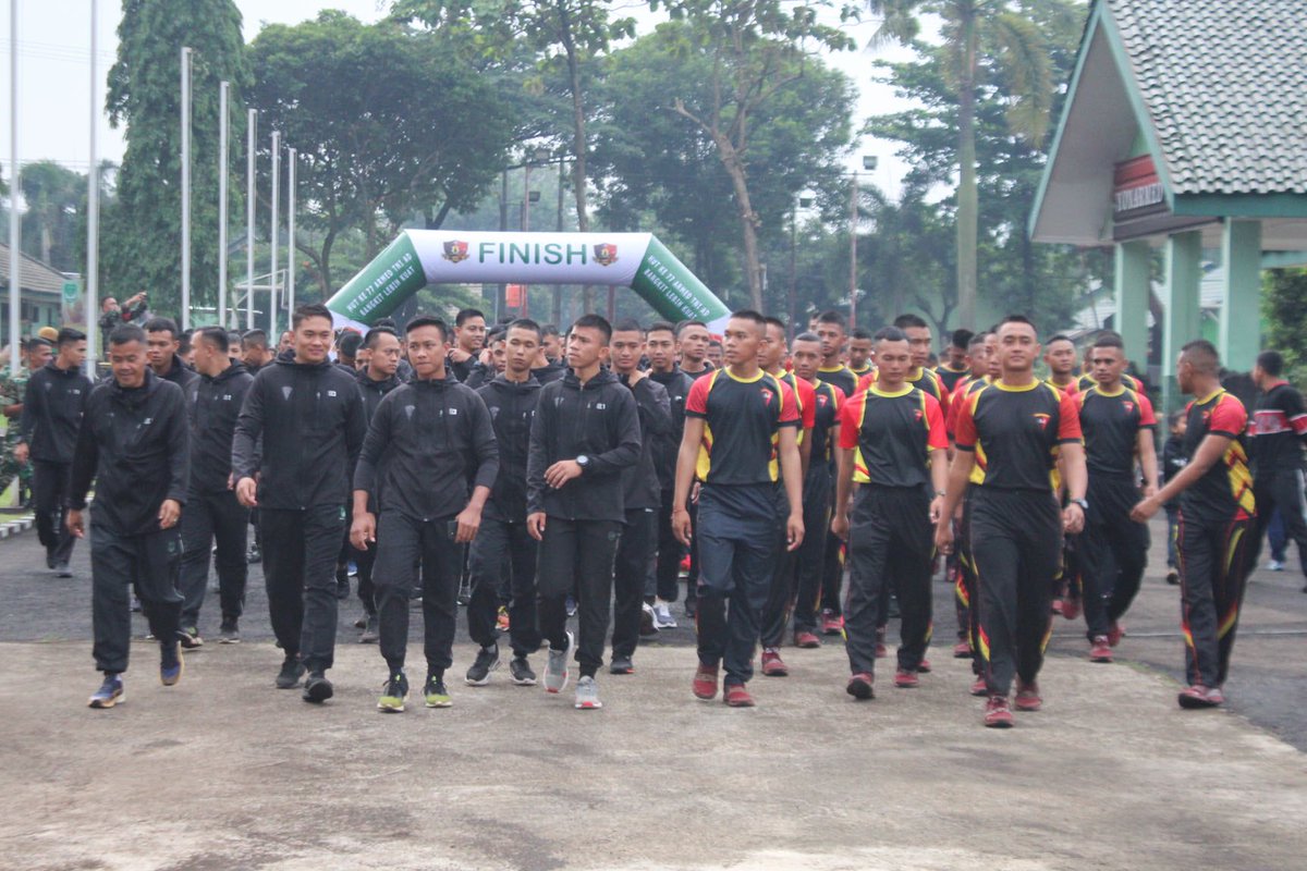 Yonarmed_7's tweet photo. Dalam rangka memperingati HUT ARMED TNI AD ke 77, Satuan Yonarmed 7/105 GS Biringgalih menyelenggarakan kegiatan  jalan sehat dan senam bersama yang bertempat di Lapangan Bola Santoso Agung dan Asrama Yonarmed 7/105 GS Biringgalih. https://t.co/7iCebXI8Nd