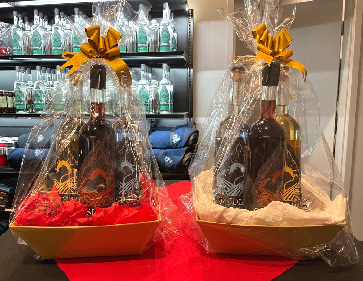 rhcasino's tweet photo. #HolidayBaskets are here at the #Paskenta #Brewery &amp; #Distillery! 🎁

Each #basket features at least 1 bottle of #ObsidianSpirits &amp; #drinkware to help you get the #party started! 🥃

#rhcasino #rollinghills #casino #resort #gifts #holiday #holidaygifts #norcal #obsidian #spirits https://t.co/lUiCEAO4Et
