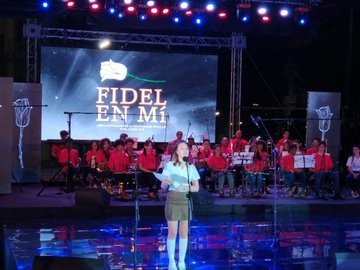 RPolancoF's tweet photo. Velada en ocasión del 6to. Aniversario de la desaparición física de #Fidel.

Hermoso homenaje en histórico escenario.

#FidelPorSiempre https://t.co/KuOLQEiT87