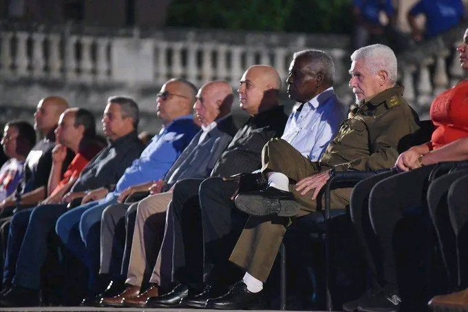 RPolancoF's tweet photo. Velada en ocasión del 6to. Aniversario de la desaparición física de #Fidel.

Hermoso homenaje en histórico escenario.

#FidelPorSiempre https://t.co/KuOLQEiT87