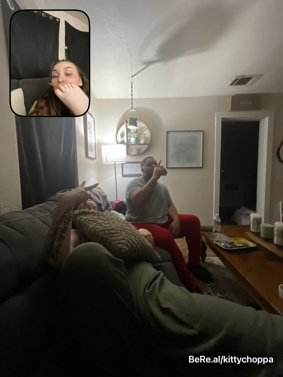 thekittychoppa's tweet photo. What a fucking Be.Real https://t.co/H955gcDE53