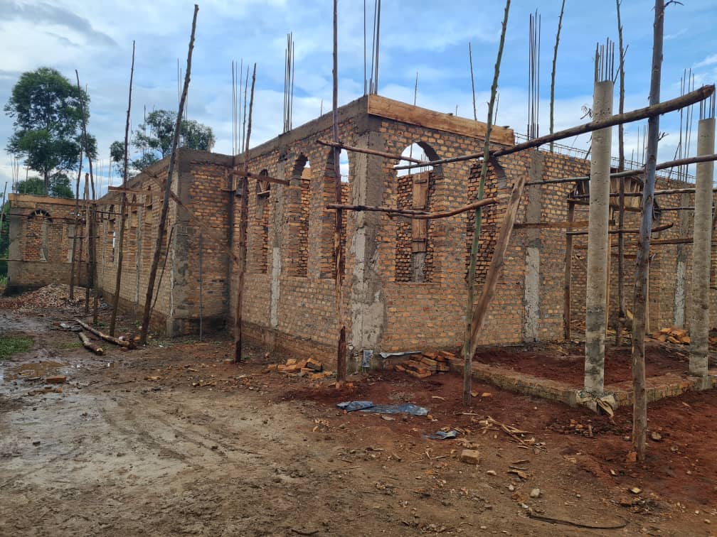 FathersUnion's tweet photo. The structure in the picture is  Mpeefu Parish COU @ChurchofUganda_ @BunyoroD which is Under construction. @GIVEANDCARECHA1 @musanaeric @MusanaEric4 https://t.co/QftryJKCKI