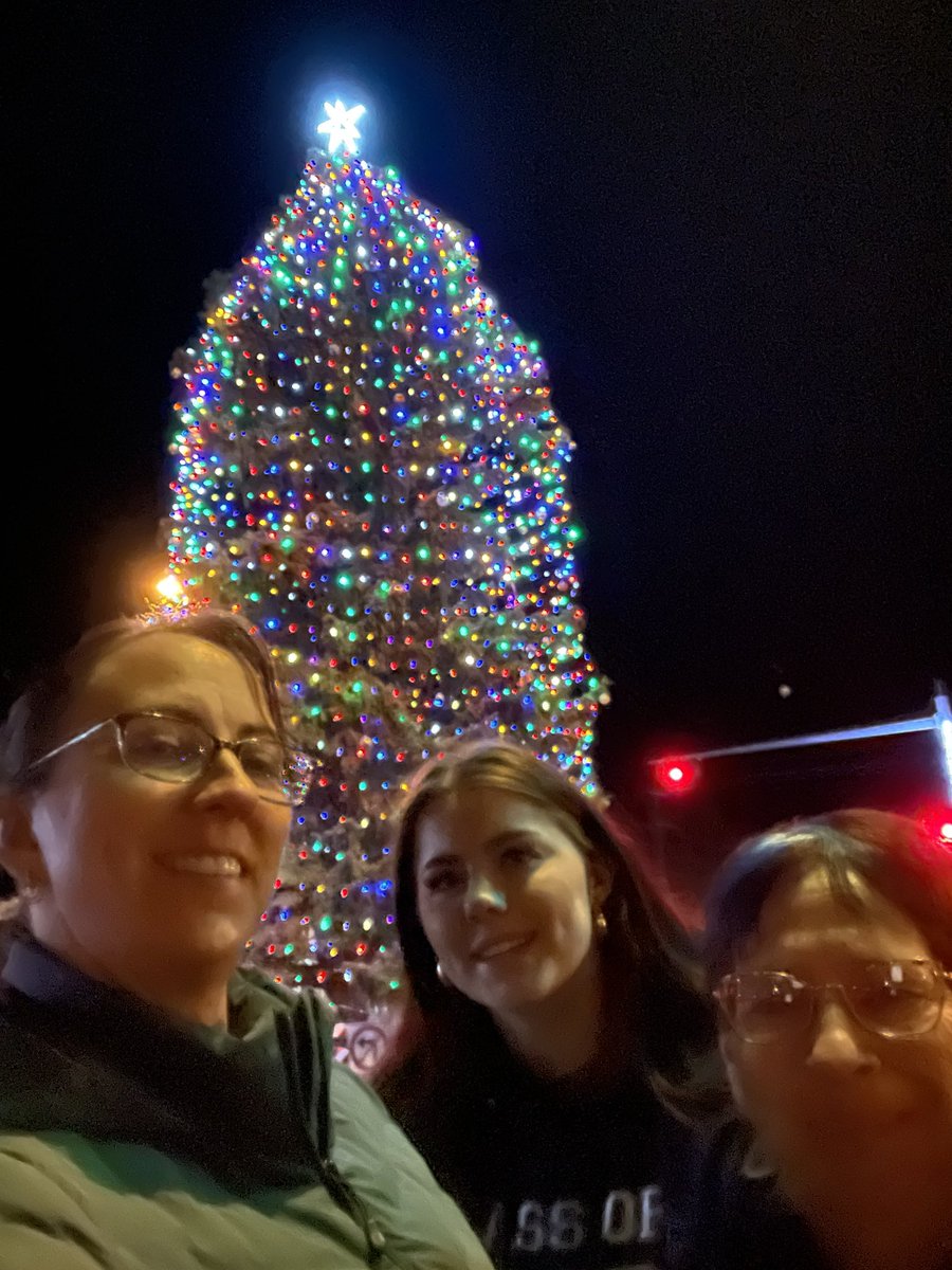 FastHorsesNCars's tweet photo. Three generations checking out Moonlight Madness in Stettler and the tree lighting ceremony. Wonderful to see so many people out shopping local and supporting our awesome businesses! #thinklocalshoplocal #townofstettler https://t.co/7c7bHuaqv0