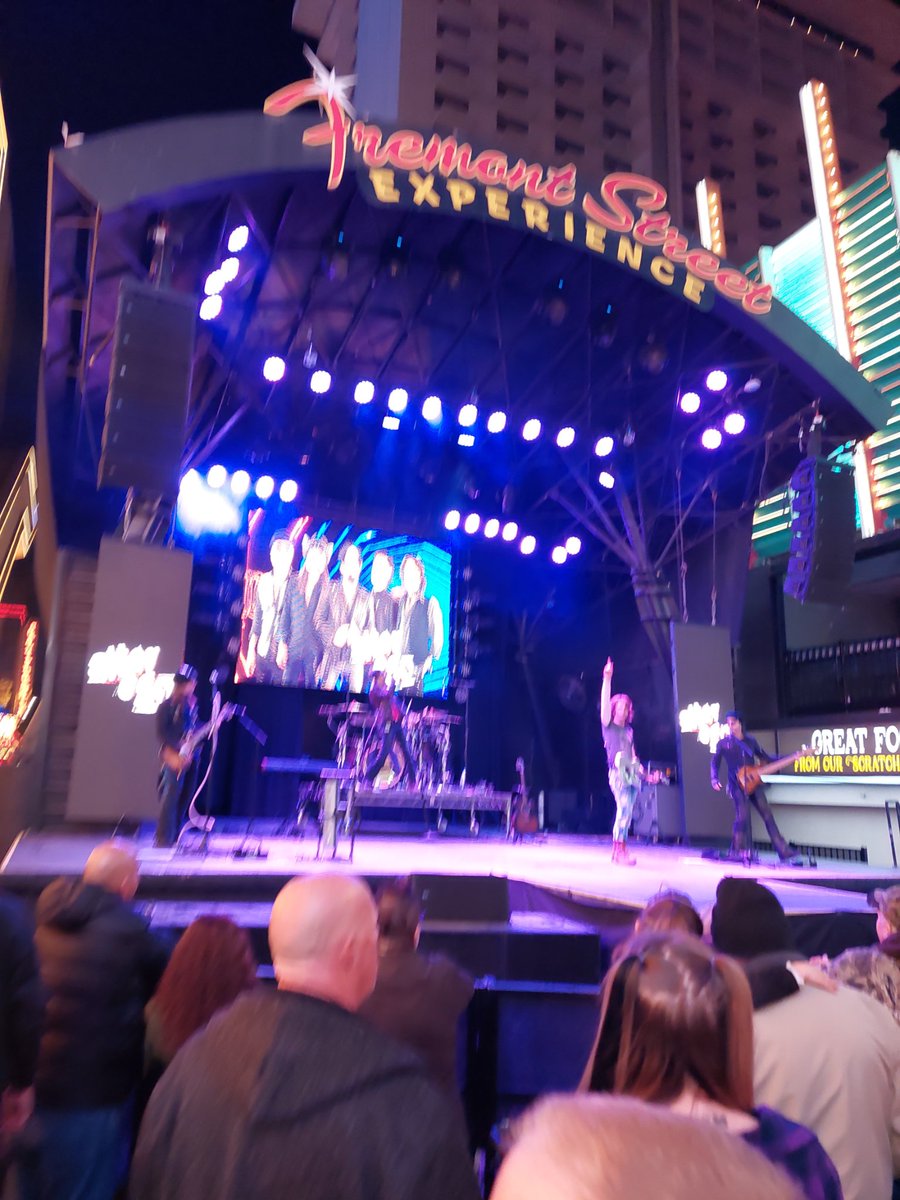 KurtFast's tweet image. Same band 5 years ago. Same band 4 years ago. Same band tonight! #alterego . I would pay for this and it's free!