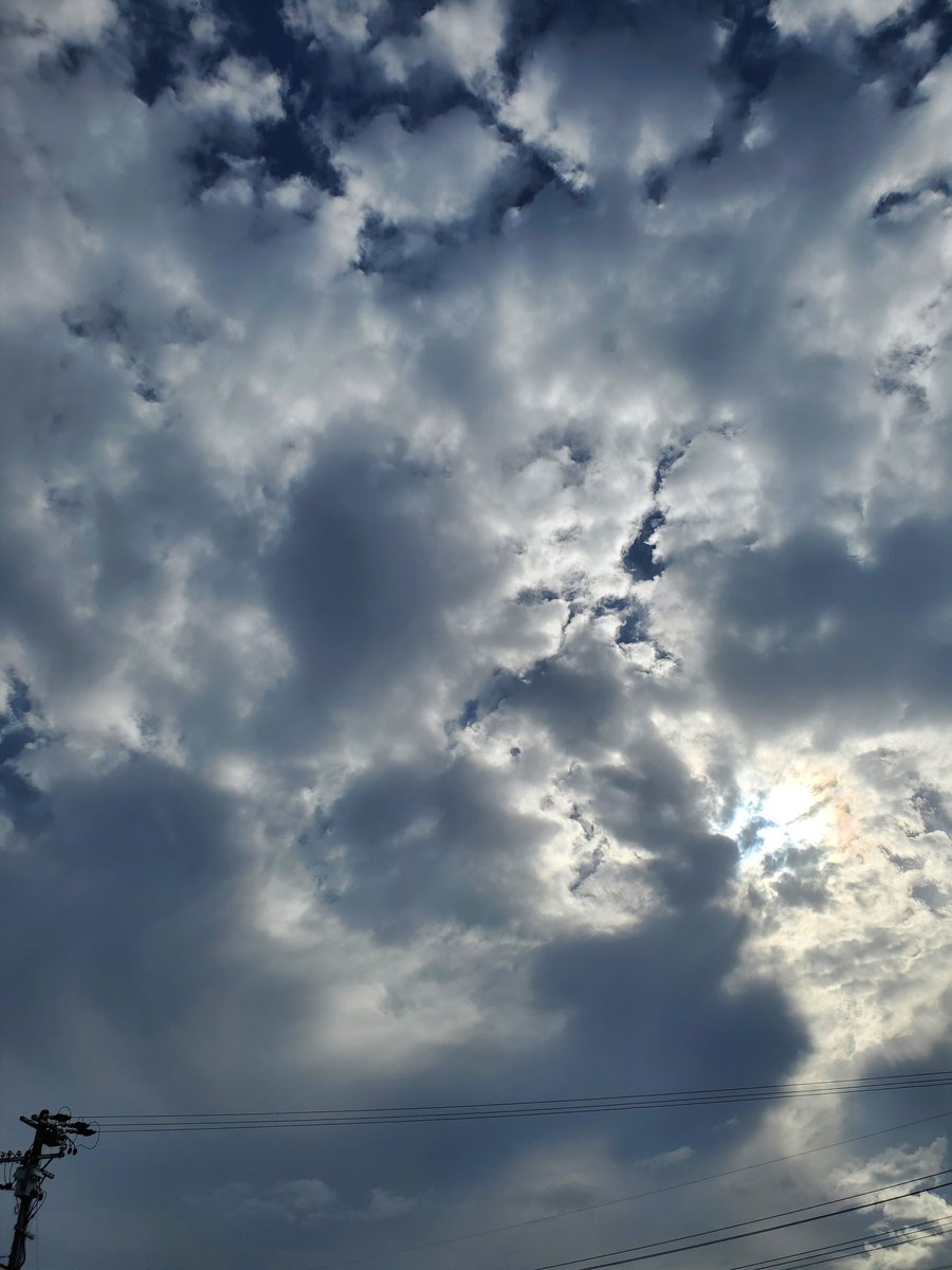 s8123e's tweet photo. 雲が多い～～見えるかな～～
#ブルーインパルス https://t.co/hUfFsQrSvH