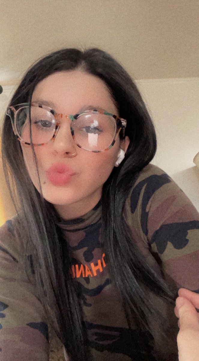 destinydawn7899's tweet photo. Who’s #buyingcontent?? 🤭👀 I’m #sellingcontent rn so dm me. 🥳😈 #cashapp #Dmsopen #onlyfansbabe #onlyfans #twittersession #twitterseller #selling https://t.co/eFeNcx6Ttw