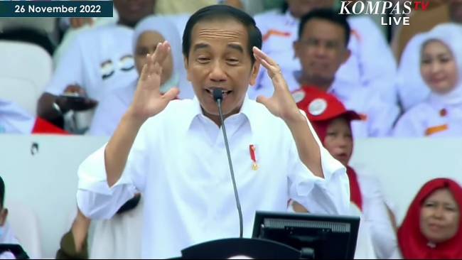 KompasTV's tweet photo. Jokowi Ajak Pilih Pemimpin yang Pikirkan Rakyat, Cirinya Banyak Kerutan di Wajah dan Rambutnya Putih https://t.co/QiOk74sekz https://t.co/fTkyeh2WPm