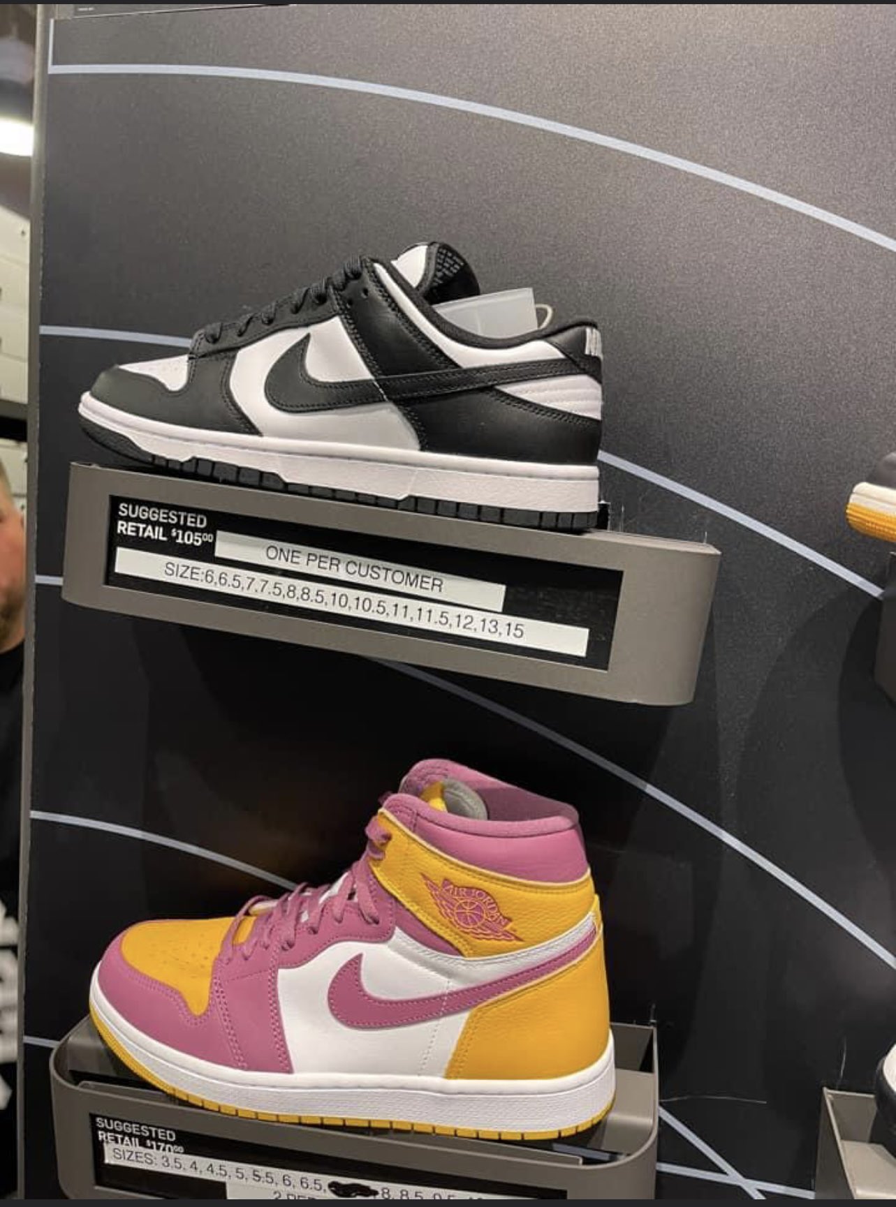 esposa Inclinado Prevalecer Sniperkicks on Twitter: "BE ON LOOKOUT FOR PANDA DUNKS AT NIKE OUTLETS!  HUGE RESTOCK! AND ONLY $70! https://t.co/0UkAoUjXf8" / Twitter