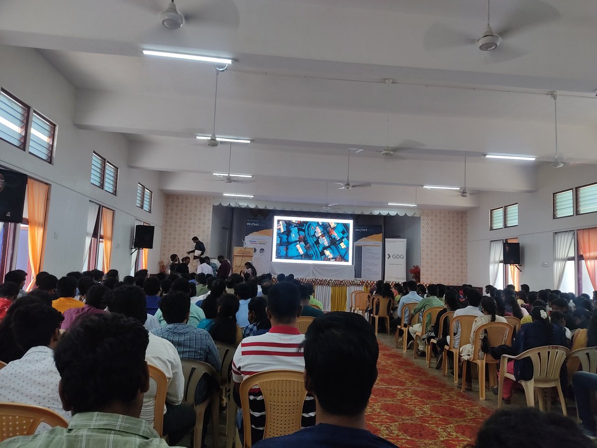 sohailgi's tweet photo. Vibe check @ @gdgmadurai #gdgdevfest #devfest2022 #devfest #devfestmadurai #gdg https://t.co/atl5vg2o9e