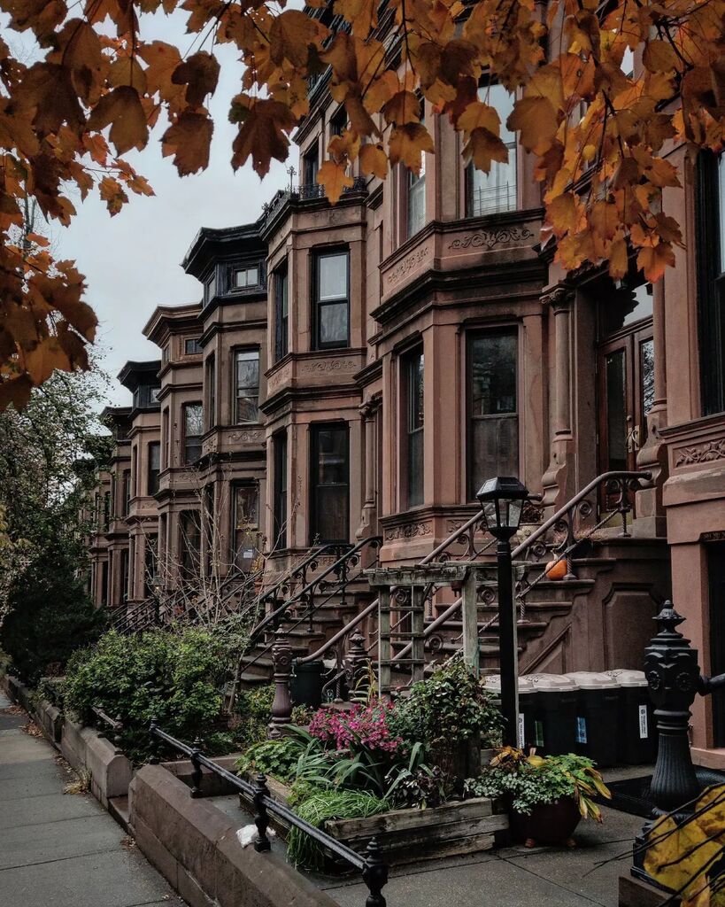 HelloLen's tweet image. If Williamsburg is the face of the “new” hipster Brooklyn, Park Slope is the leading light of the borough’s classic incarnation—the brownstone-filled, tree-lined version. The neighborhood's residents give it a literary, socially conscious, family-friendl… instagr.am/p/ClaOIVnsI5B/