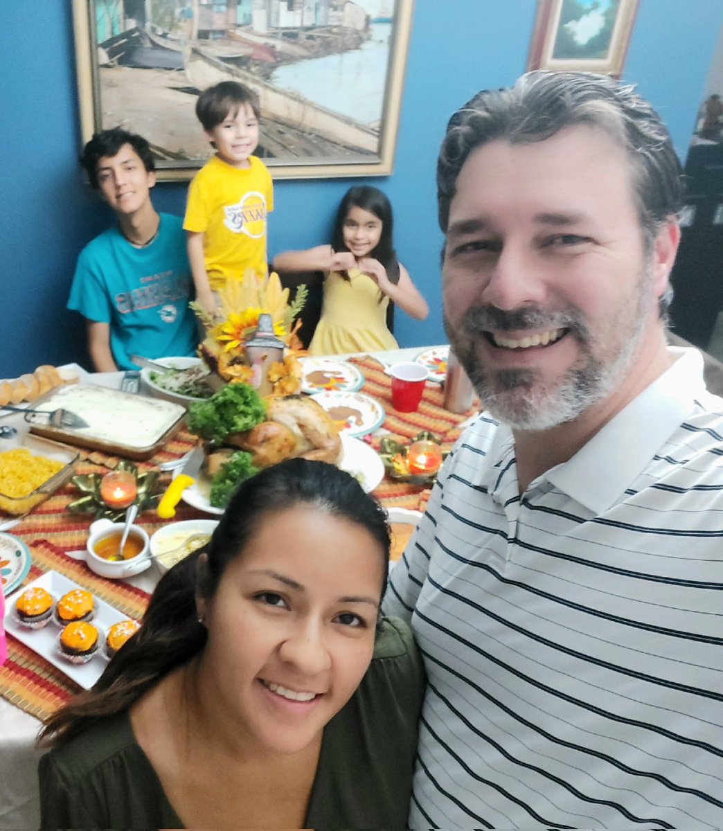 alfredorabat's tweet photo. Gracias Dios por la familia.  Sin ellos no sabría qué hacer! 🙌🏻🦃🥧🍷🎉

Espectáculo de comida @michelleleevas Love you 😍

#Thanksgiving2022 
#RabatLee
#DíadeAccióndeGracias https://t.co/ACtkivuD5R