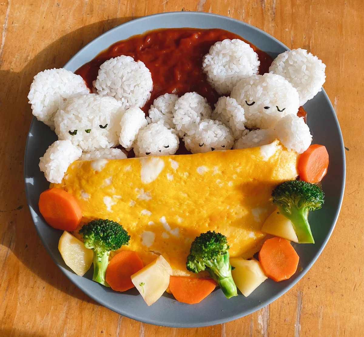 めっちゃ可愛いイッカネズミのオムライス！食べ進めると一家離散に…www