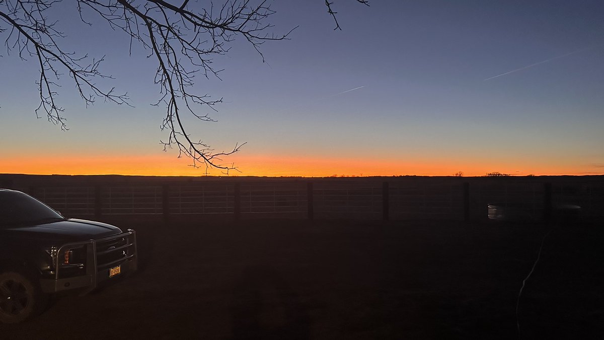 Shaun7hl's tweet photo. Gotta love some of these Fall evenings #7hl https://t.co/eNkeSG8iOq