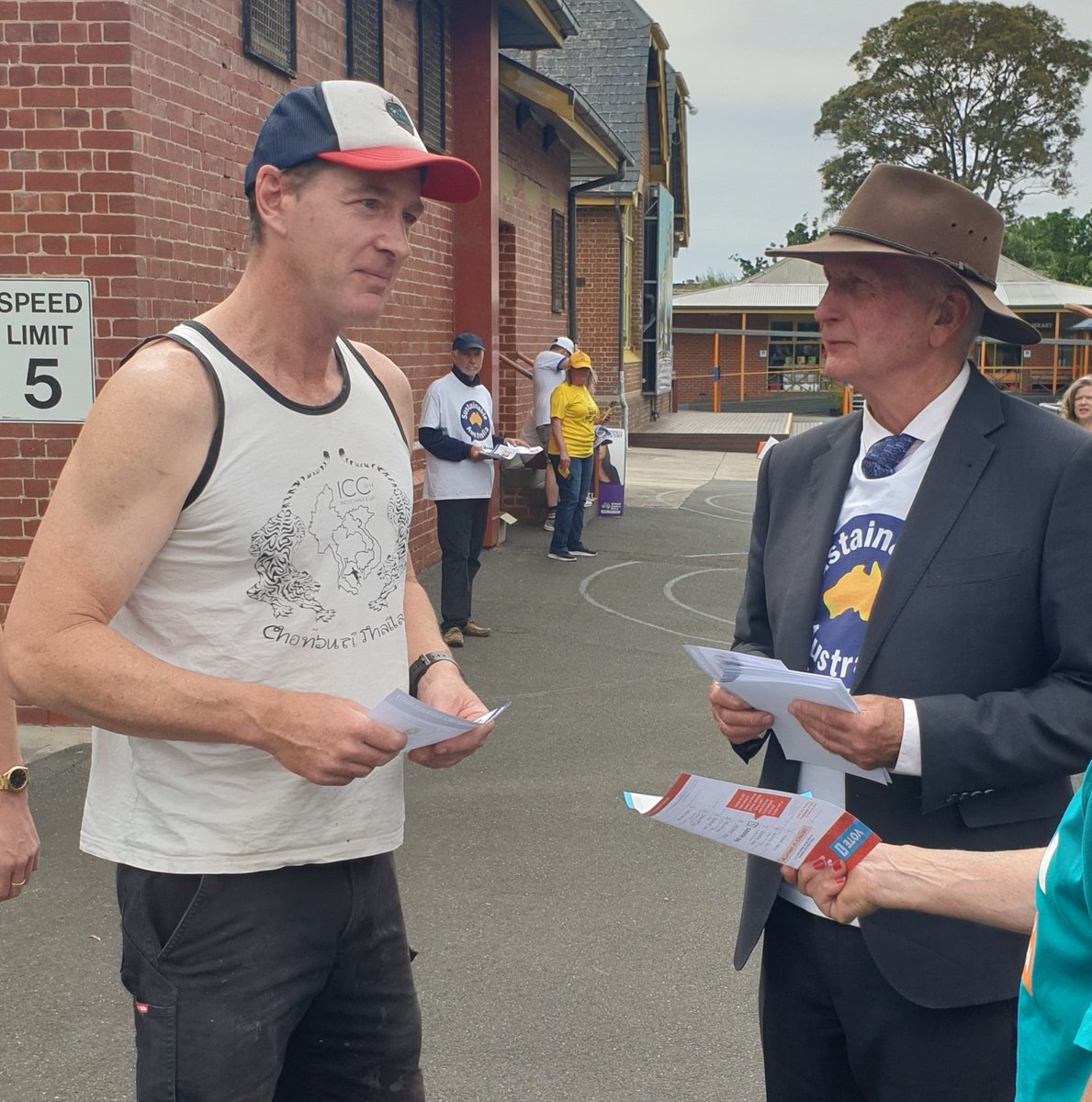VoteSustainable's tweet photo. Clifford is working hard at Brighton Primary School with help from Candy, Pam and Luke.  😃 ✊

@CliffordHayesMP #springst #vicvotes https://t.co/Kracod6ZKu