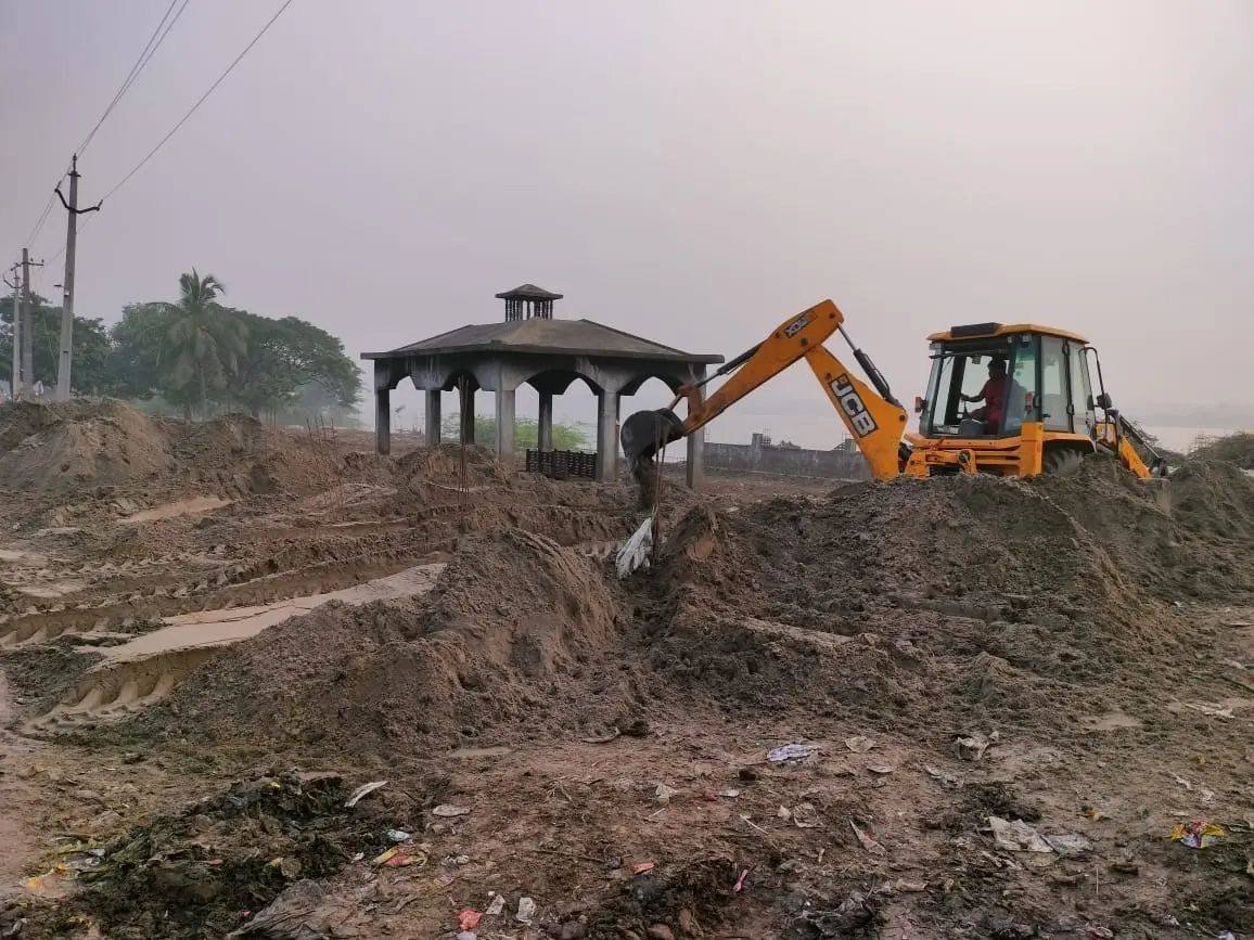 manaWGodavari's tweet photo. డంపింగ్ యార్డ్ ను,స్మశాన వాటిక పనులను పరిశీలిస్తున్న చీఫ్ విప్.

నరసాపురం పట్టణంలో మార్నింగ్ వాకింగ్ చేస్తూ డంపింగ్ యార్డ్ ను,స్మశాన వాటిక అభివృద్ధి పనులను పరిశీలిస్తున్న రాష్ట్ర ప్రభుత్వ చీఫ్ విప్ ముదునూరి ప్రసాదరాజు గారు.

#CMYSJagan #YSJaganMarkGovernance  #ManaWestGodavari https://t.co/7VOwEbk24u