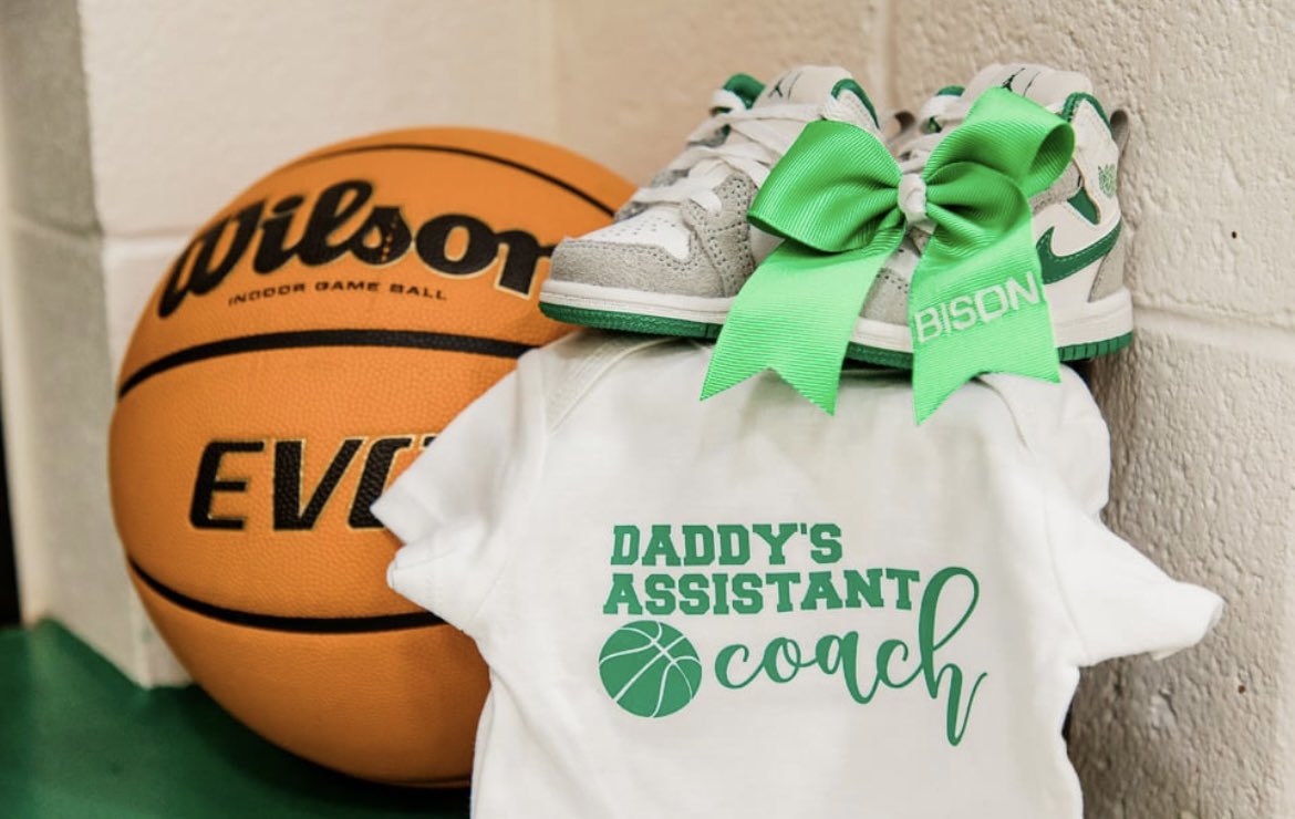 MarBroadbent's tweet photo. @Coach_broadbent Our biggest game yet! Baby Girl Broadbent is joining the team May 6th, 2023 🎀🏀 https://t.co/FqbyYPciOK