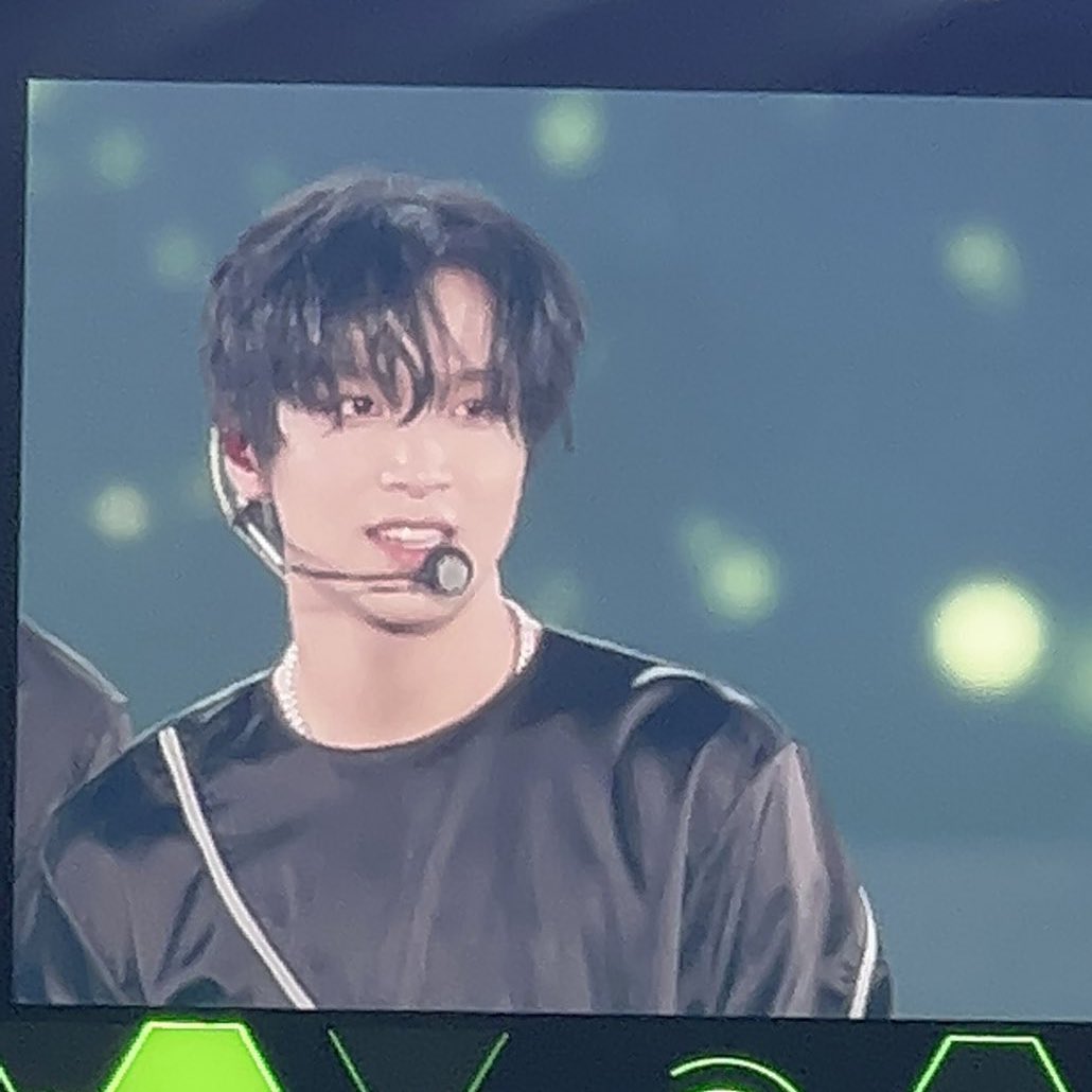 terenhyuck's tweet photo. #renhyuck #동런 moments at 
#THEDREAMSHOW2_in_YOKOHAMA 

- A Thread https://t.co/fnf65FySaC
