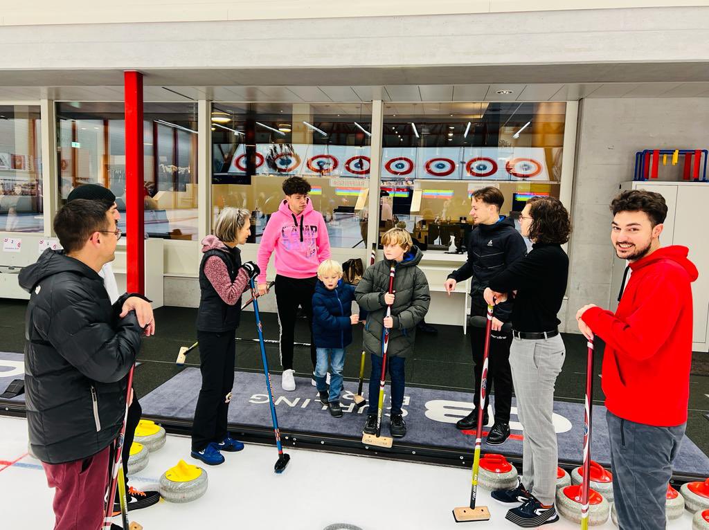 Die <a href="/FDP_Bern_Nord/">FDP Bern Nord</a> wagte sich wieder aufs Glatteis: Curling- und Fondueabend in der Curlinghalle Bern #curling #fun <a href="/raphaelkarlen/">Raphael Karlen SVC</a> <a href="/fdp_stadtbern/">FDP Stadt Bern</a> <a href="/paddykaeser/">paddy käser</a> <a href="/FixuHuber/">Felix Huber</a> @LorisNiUr