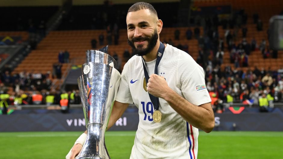 TFoot__'s tweet image. Quand il portait la France en Ligue des Nations tout le monde était derrière lui.

Mais il aura fallut un match réussi sans lui pour que les médias Français se remettent à salir l’image de Karim Benzema…