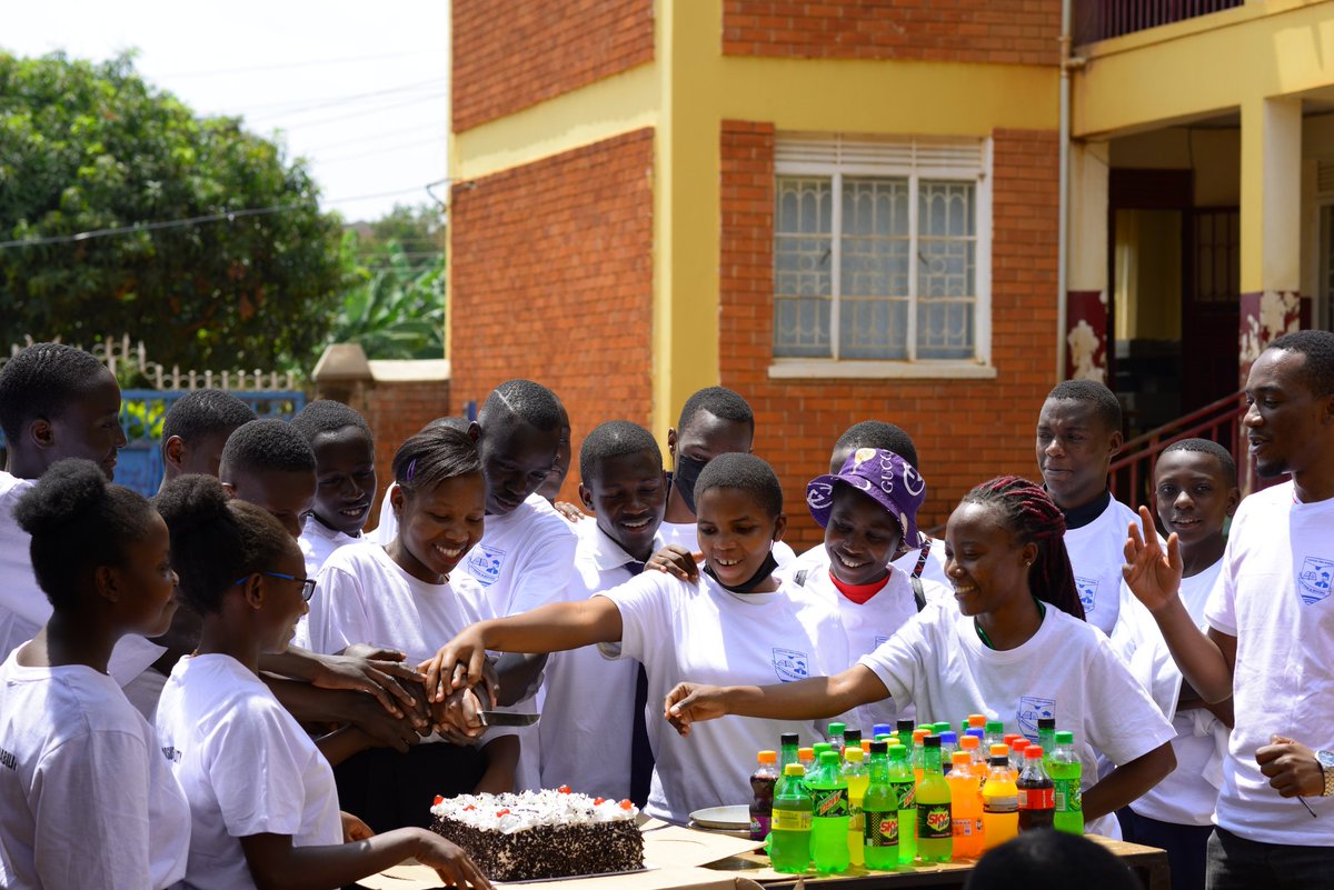 KigaBae2's tweet photo. The club’s major role is to ensure green growth en sustainability in the community.#DCA
#withrefugees
#tropicalhigh https://t.co/ixIXCp2NPX