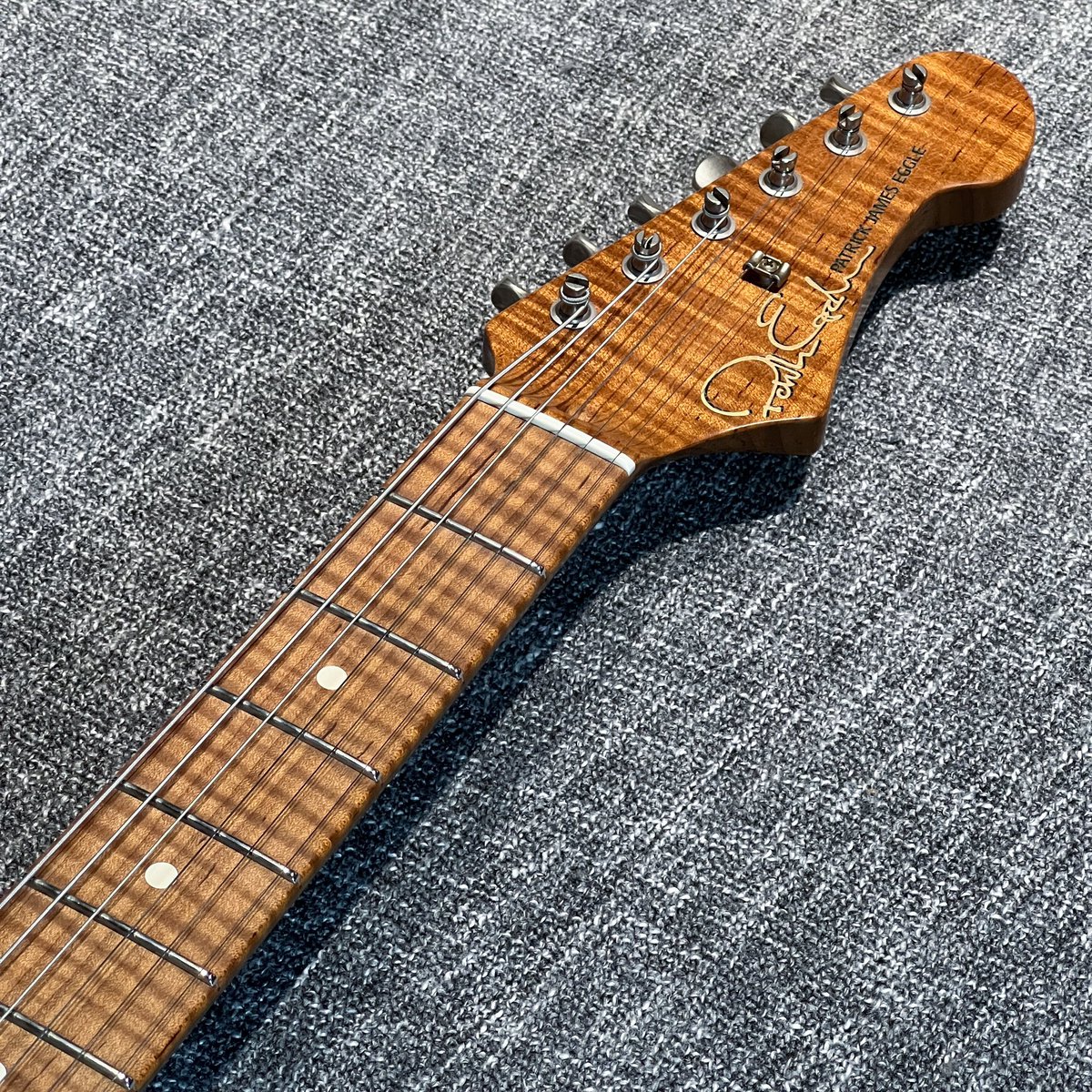 BellaRomeoMusic's tweet photo. The Oz-T in butterscotch blonde by Patrick James Eggle. Perfection of a classic design, in stock at https://t.co/m9Il2Qt3uu #guitarsarebetter #drums #bass #blues #acoustic #instaguitar #musica #lespaul #stratocaster #geartalk #guitarstagram #patrickjameseggle #guitare https://t.co/pSLTUcTlue