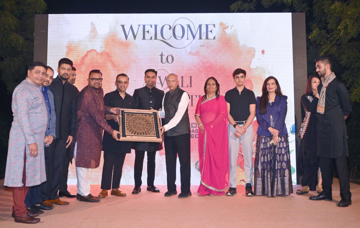 CREDAIAhmedabad's tweet photo. Diwali Get together of our members held at CREDAI AHMEDABAD House. Mr Jaxaybhai Shah, Past Chairman &amp; Mr Shekharbhai Patel, VP- CREDAI, Mr Ajaybhai Patel, Chairman- CREDAI GUJARAT, Past Presidents &amp; other developers attended in large numbers with family

Hosted by Shivalik Group. https://t.co/HhbzLjDU5H