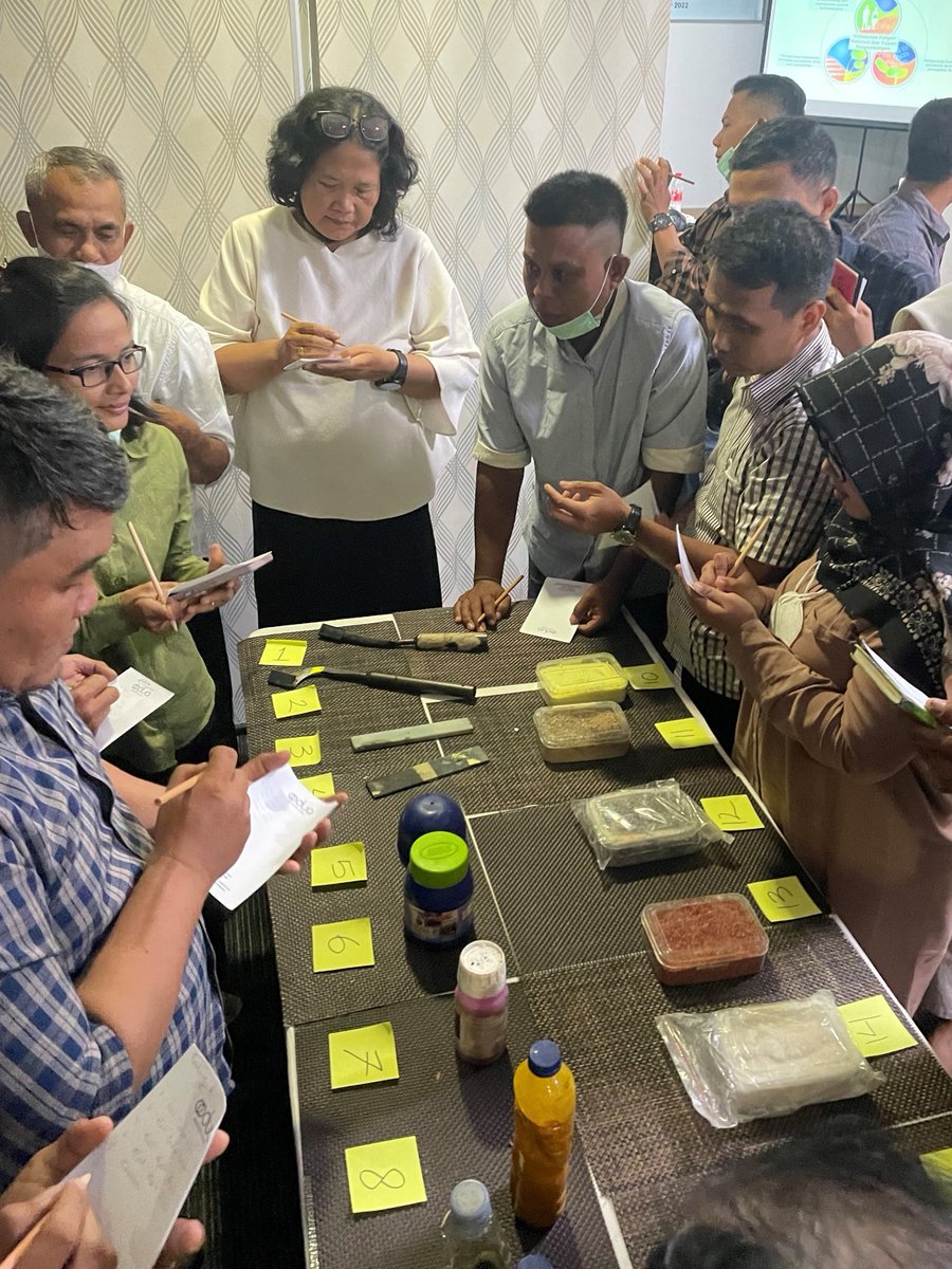 SNVIndonesia's tweet image. This week in #muarojambi, SNV &amp;amp; @rubberplatform trained farmer champions with essential skills &amp;amp; knowledge on rubber #goodagriculturepractices. The training also attended by local extension officers, traders and private sectors committed on #sustainablenaturalrubber production
