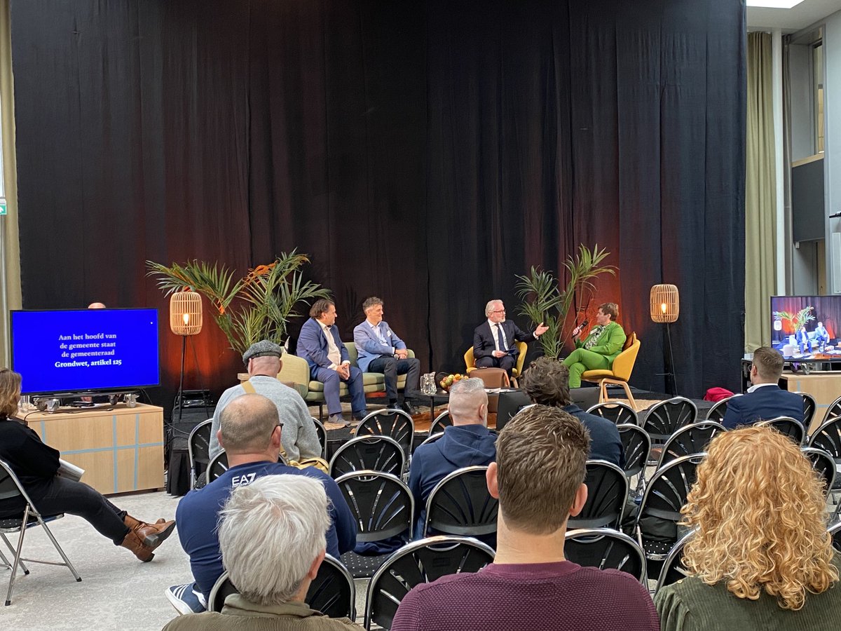 Loeren bij Lingewaard! De ⁦<a href="/LingewaardGem/">Gemeente Lingewaard</a>⁩ organiseert een open dag om te laten zien wat werken bij de gemeente betekent. Nu een workshop met ⁦<a href="/johnbijl/">John Bijl🪓</a>⁩, 'Politiek, hoe werkt dat nou? ⁦’